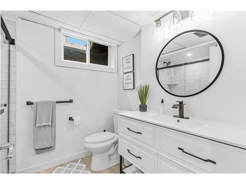 104 Spruceside Crescent, Fonthill, ON - Indoor Photo Showing Bathroom