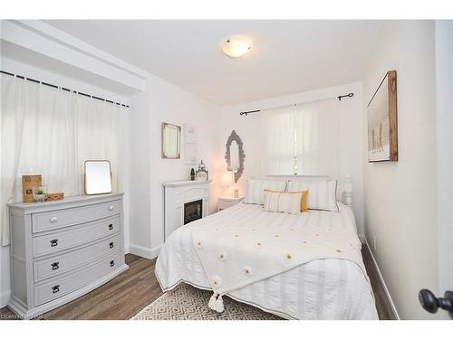 3913 Alexandra Road, Crystal Beach, ON - Indoor Photo Showing Bedroom