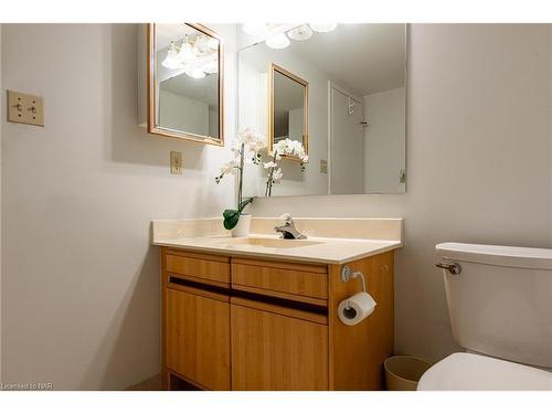 Ph 4-7 Gale Crescent, St. Catharines, ON - Indoor Photo Showing Bathroom