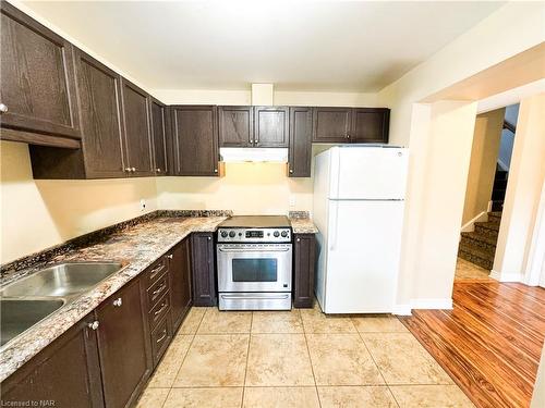 322 First Avenue Avenue, Welland, ON - Indoor Photo Showing Kitchen