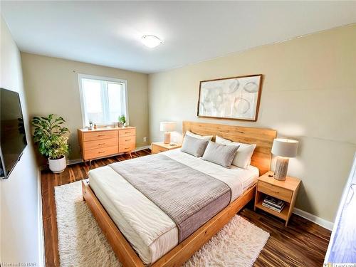 322 First Avenue Avenue, Welland, ON - Indoor Photo Showing Bedroom