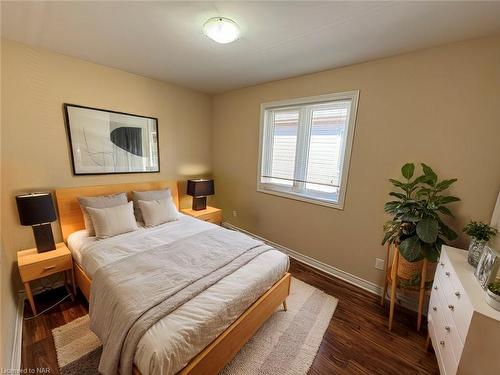 322 First Avenue Avenue, Welland, ON - Indoor Photo Showing Bedroom