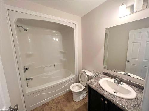 322 First Avenue Avenue, Welland, ON - Indoor Photo Showing Bathroom