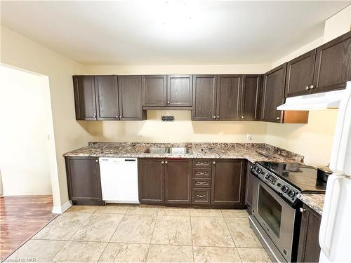 322 First Avenue Avenue, Welland, ON - Indoor Photo Showing Kitchen