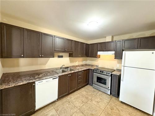 322 First Avenue Avenue, Welland, ON - Indoor Photo Showing Kitchen With Double Sink