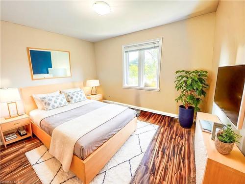 322 First Avenue Avenue, Welland, ON - Indoor Photo Showing Bedroom