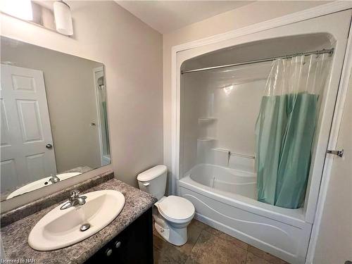 322 First Avenue Avenue, Welland, ON - Indoor Photo Showing Bathroom