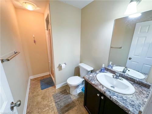 322 First Avenue Avenue, Welland, ON - Indoor Photo Showing Bathroom