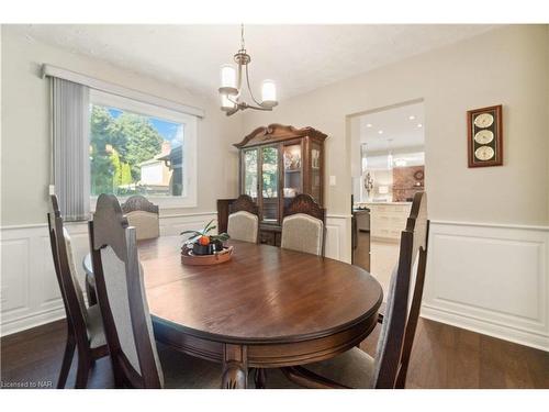 7385 Woodgate Street, Niagara Falls, ON - Indoor Photo Showing Dining Room