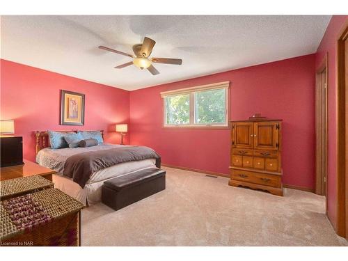 7385 Woodgate Street, Niagara Falls, ON - Indoor Photo Showing Bedroom