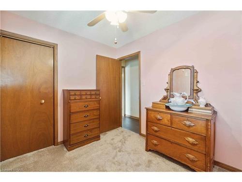 7385 Woodgate Street, Niagara Falls, ON - Indoor Photo Showing Bedroom