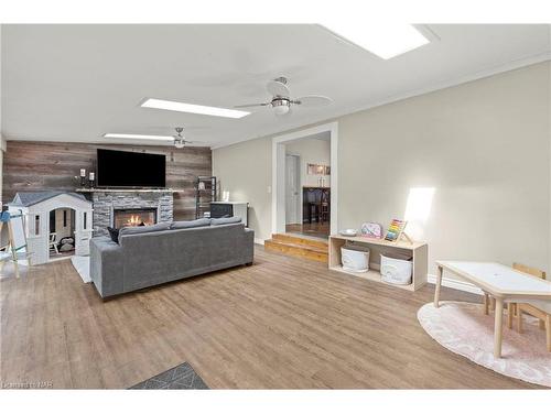 69 Wellington Street N, Thorold, ON - Indoor Photo Showing Living Room With Fireplace