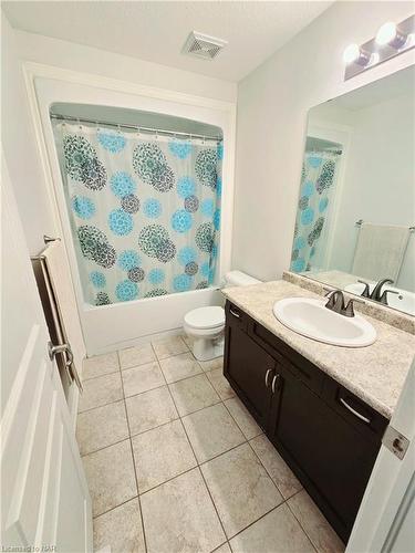 100 Roselawn Crescent, Welland, ON - Indoor Photo Showing Bathroom