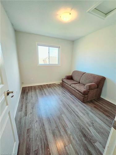 100 Roselawn Crescent, Welland, ON - Indoor Photo Showing Other Room