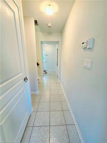 100 Roselawn Crescent, Welland, ON - Indoor Photo Showing Other Room