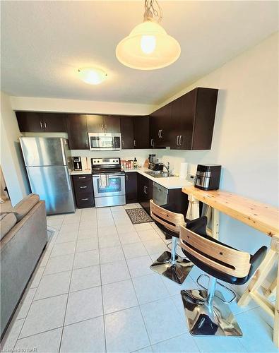 100 Roselawn Crescent, Welland, ON - Indoor Photo Showing Kitchen