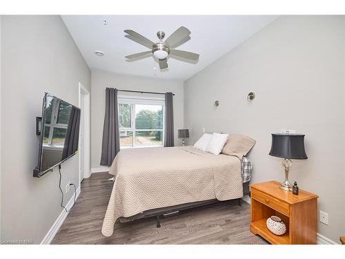 211-529 South Pelham Road, Welland, ON - Indoor Photo Showing Bedroom