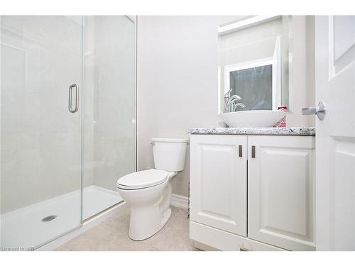 211-529 South Pelham Road, Welland, ON - Indoor Photo Showing Bathroom