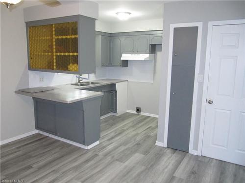 2 Black Knight Road, St. Catharines, ON - Indoor Photo Showing Kitchen With Double Sink