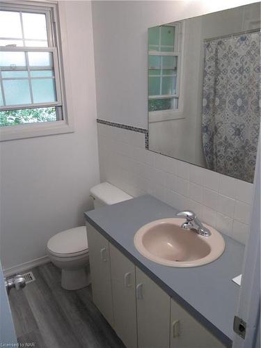 2 Black Knight Road, St. Catharines, ON - Indoor Photo Showing Bathroom