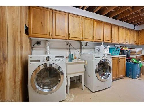 6896 Cumberland Court, Niagara Falls, ON - Indoor Photo Showing Laundry Room