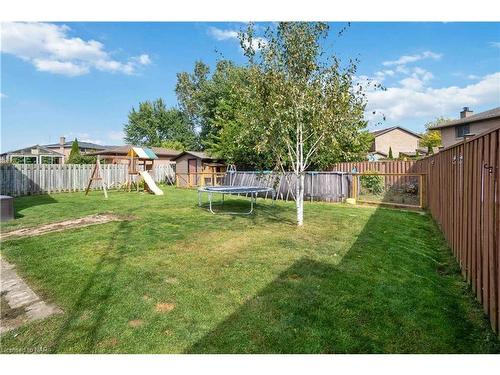 6896 Cumberland Court, Niagara Falls, ON - Outdoor With Backyard