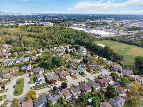 6896 Cumberland Court, Niagara Falls, ON - Outdoor With View