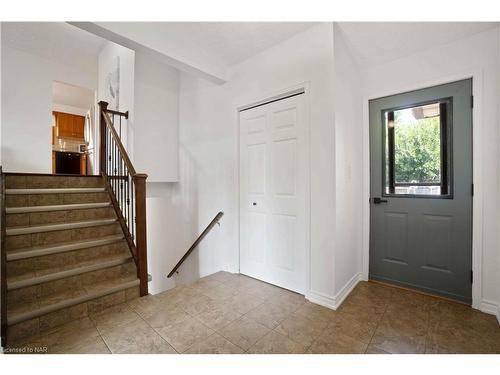 6896 Cumberland Court, Niagara Falls, ON - Indoor Photo Showing Other Room