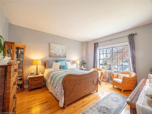 4 Mariner'S Lane, Crystal Beach, ON - Indoor Photo Showing Bedroom