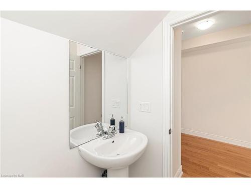 3407 Sixth Line Line, Oakville, ON - Indoor Photo Showing Bathroom