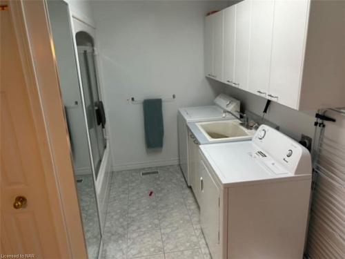 6378 Mountain Road, Niagara Falls, ON - Indoor Photo Showing Laundry Room