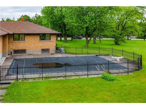 6378 Mountain Road, Niagara Falls, ON - Outdoor With Backyard