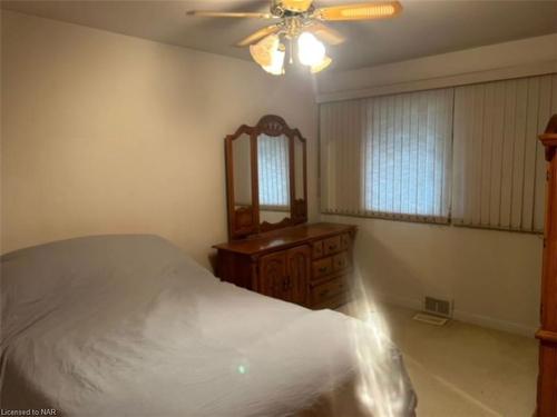 6378 Mountain Road, Niagara Falls, ON - Indoor Photo Showing Bedroom