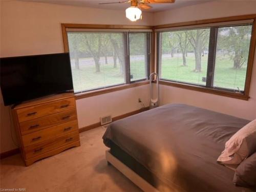 6378 Mountain Road, Niagara Falls, ON - Indoor Photo Showing Bedroom