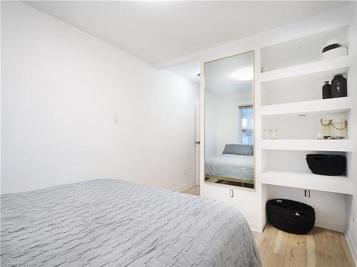 92 Delhi Street, Port Colborne, ON - Indoor Photo Showing Bedroom