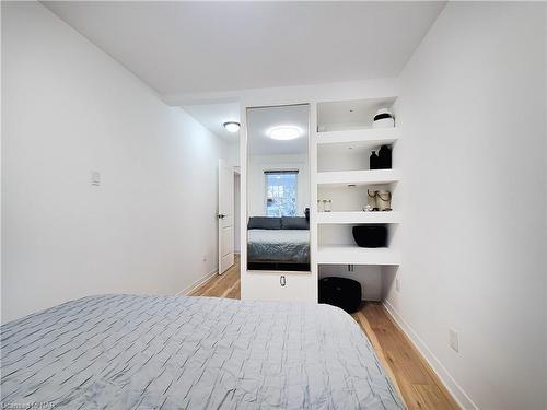 92 Delhi Street, Port Colborne, ON - Indoor Photo Showing Bedroom