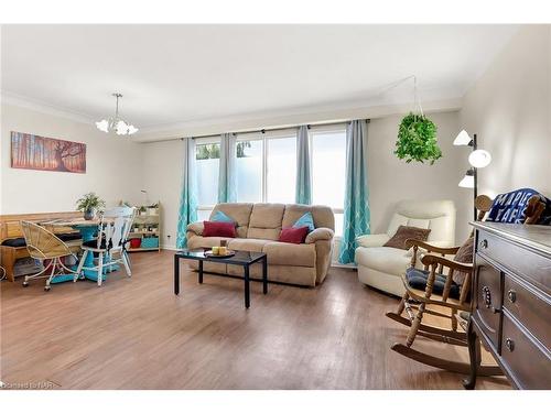 195 Central Avenue, Fort Erie, ON - Indoor Photo Showing Living Room