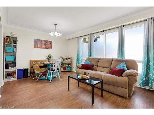 195 Central Avenue, Fort Erie, ON - Indoor Photo Showing Living Room