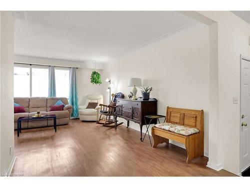 195 Central Avenue, Fort Erie, ON - Indoor Photo Showing Living Room