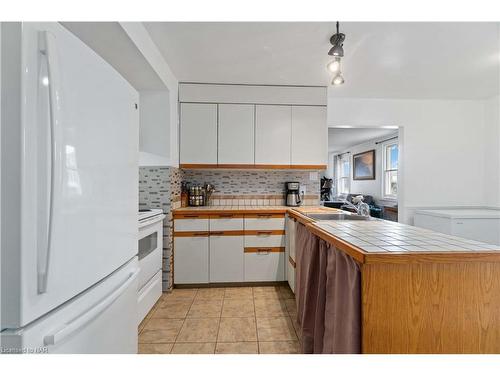 47 Cunningham Street, Thorold, ON - Indoor Photo Showing Kitchen