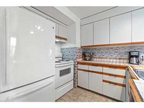 47 Cunningham Street, Thorold, ON - Indoor Photo Showing Kitchen