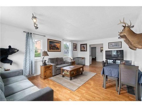 47 Cunningham Street, Thorold, ON - Indoor Photo Showing Living Room