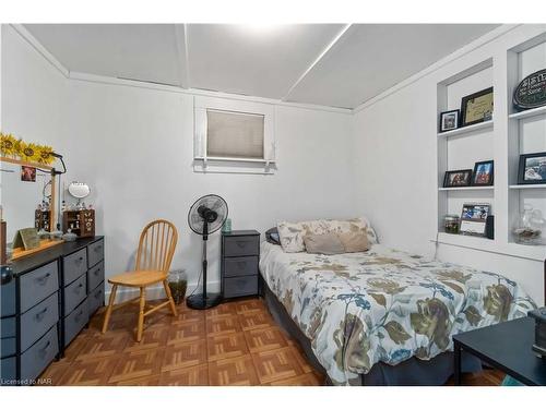 47 Cunningham Street, Thorold, ON - Indoor Photo Showing Bedroom