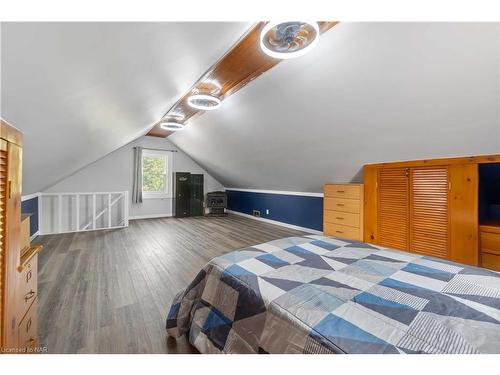 47 Cunningham Street, Thorold, ON - Indoor Photo Showing Bedroom