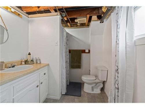 47 Cunningham Street, Thorold, ON - Indoor Photo Showing Bathroom