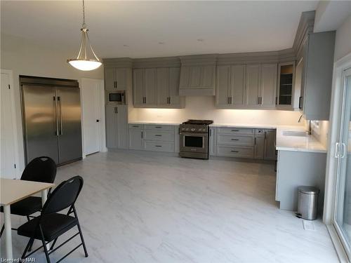 4377 Willick Road, Niagara Falls, ON - Indoor Photo Showing Kitchen