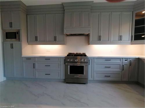 4377 Willick Road, Niagara Falls, ON - Indoor Photo Showing Kitchen