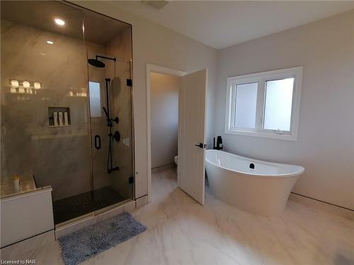 4377 Willick Road, Niagara Falls, ON - Indoor Photo Showing Bathroom