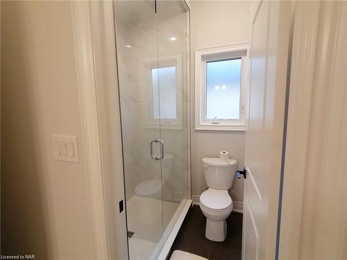 4377 Willick Road, Niagara Falls, ON - Indoor Photo Showing Bathroom