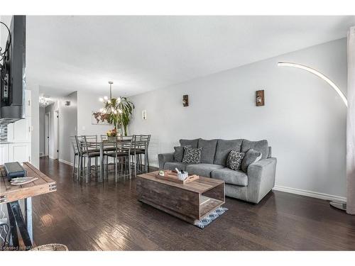 50 Bunting Road, St. Catharines, ON - Indoor Photo Showing Living Room